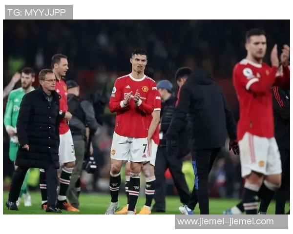 足球场上戴耳环的球星们个性与风采兼具的时尚潮流探讨